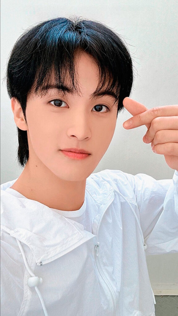 Warm -Up (Selfie) MARK