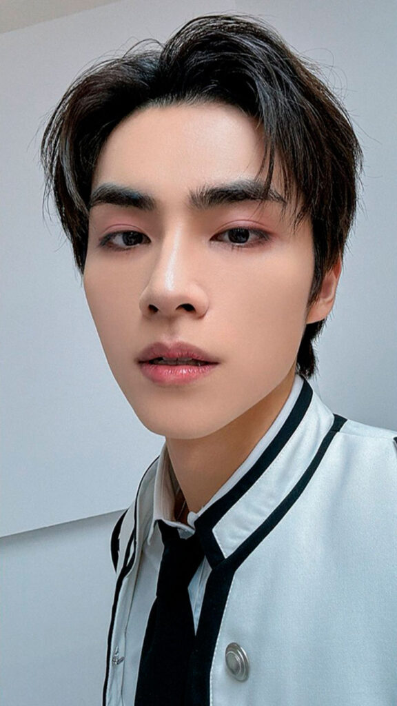 White Agent (Selfie) XIAOJUN