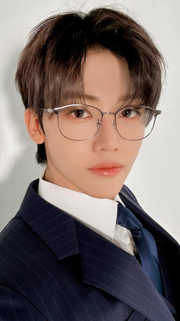 Office Worker (Selfie) JAEMIN