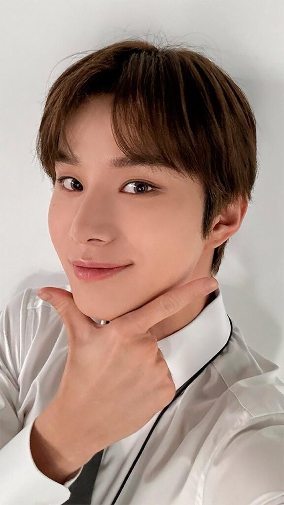 Office Worker (Selfie) JUNGWOO