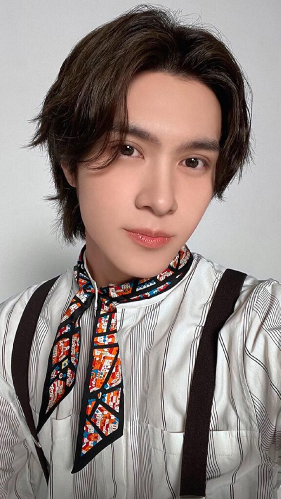 Detective (Selfie) HENDERY