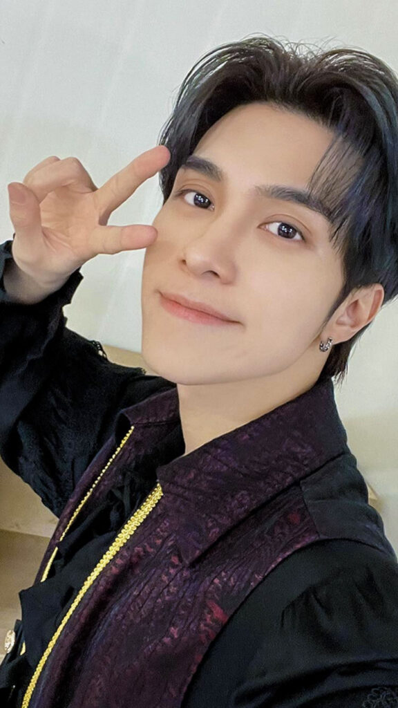 Secret Castle (Selfie) HENDERY